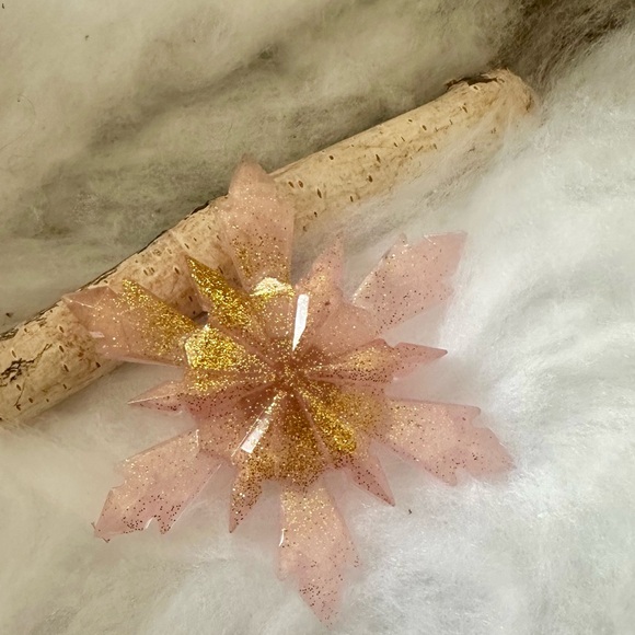 Beautiful Glittering Winter Snow Flake Magnets - Picture 4 of 9